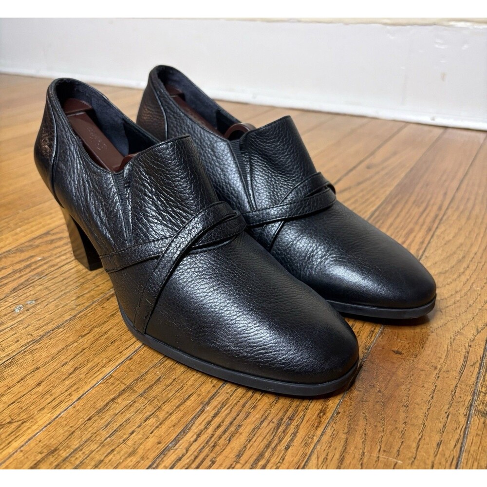 Umberto Raffini Women's Size 9 Black Leather Closed Toe Slip On Pumps